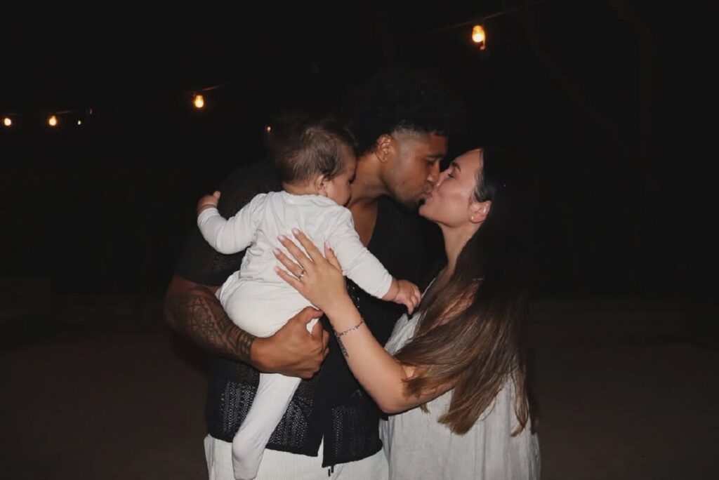 Leicester Faingaʻanuku and his wife and baby