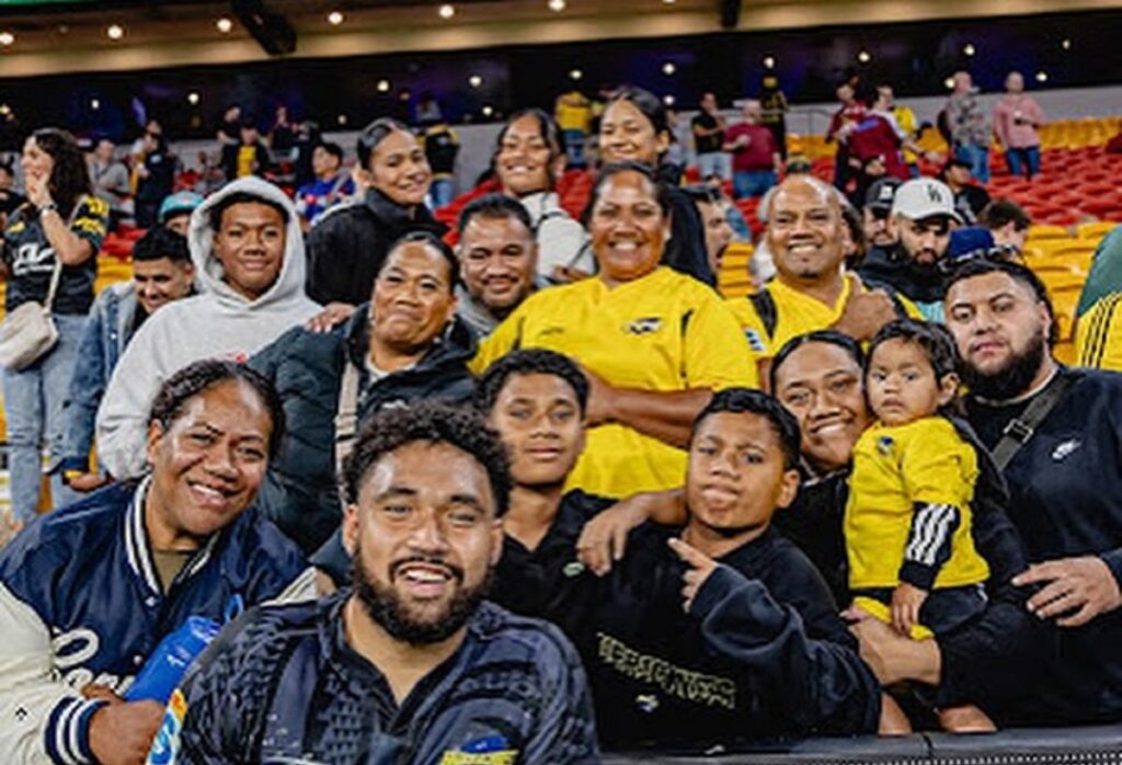 Fehi Fineanganofo, his parents and other family members